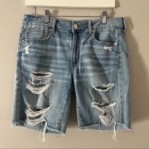 American eagle medium wash denim Tomgirl Bermuda shorts size 8
